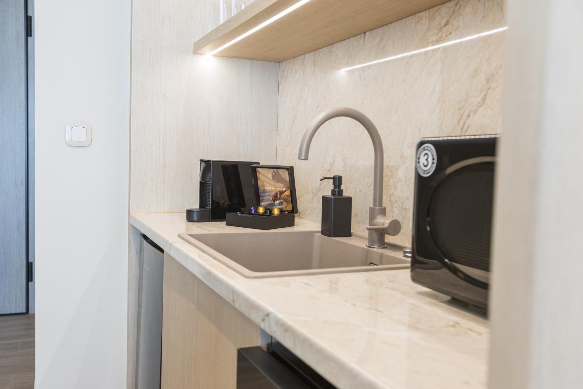 The Mediterranean Suites Piraeus Buitenkant foto
