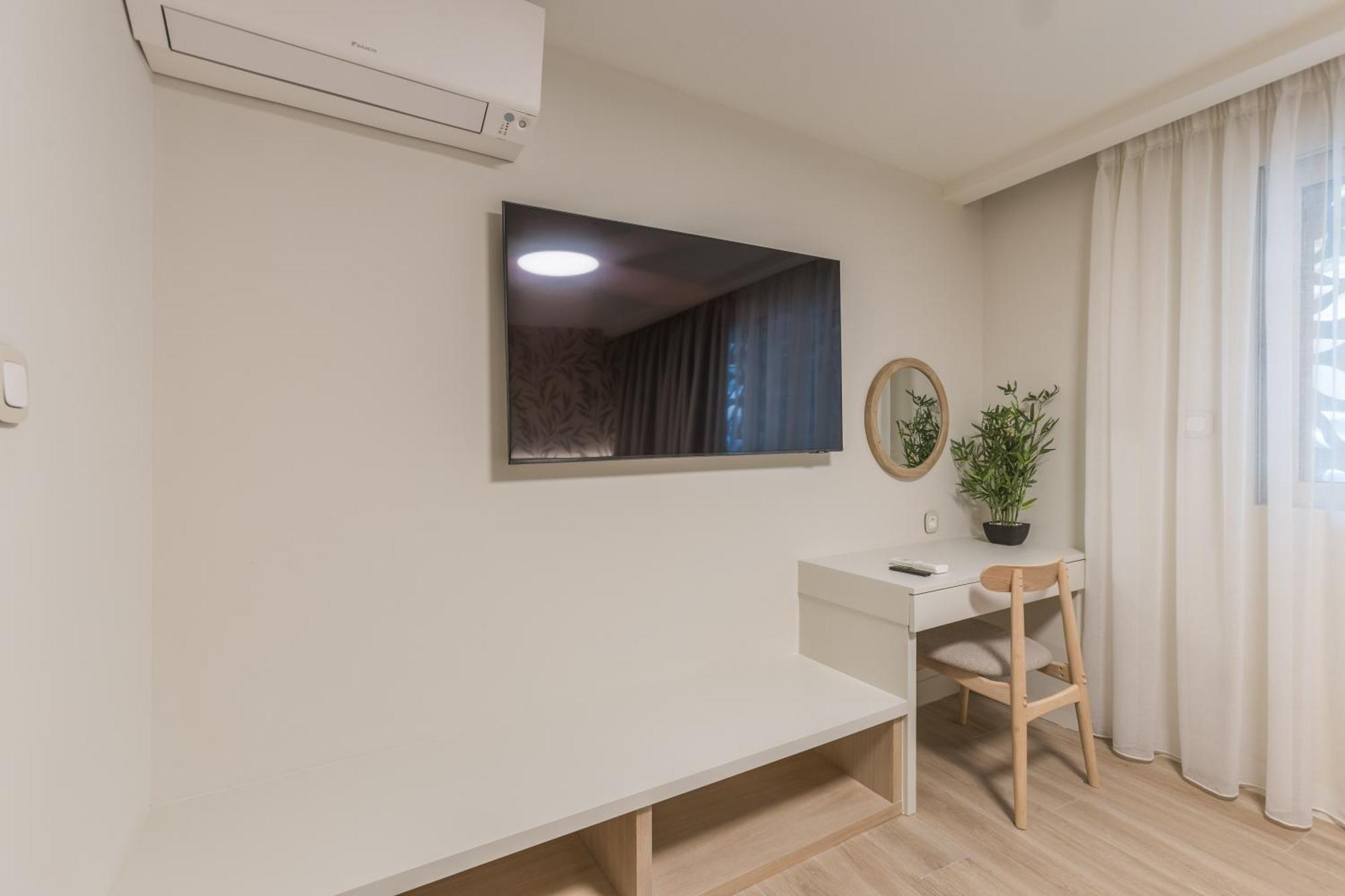 The Mediterranean Suites Piraeus Buitenkant foto